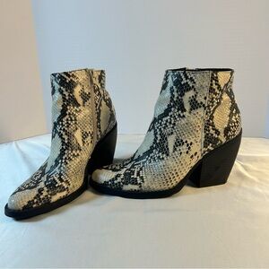 Madden Girl, Black & Cream Snake-Print Ankle Booties, Western Cowgirl Size 7 M